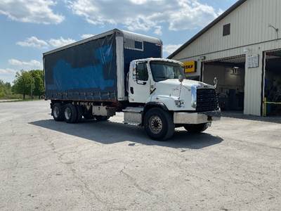 Freightliner 114SD Box Truck - 410HP, 6 Speed Automatic, Swing Door