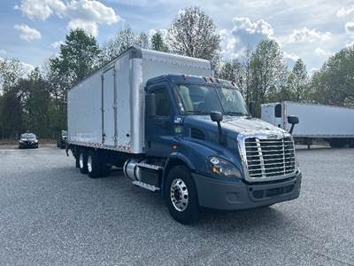Freightliner Cascadia 113 Box Truck - 410HP, 12 Speed Automatic, Roll up Door