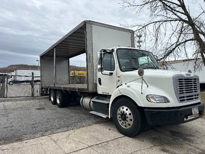 Freightliner M2 112 28 ft Box Truck - 350HP, 10 Speed Manual, Swing Door