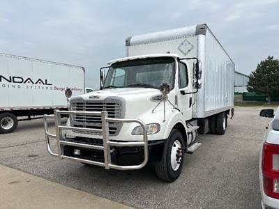 Freightliner M2 112 26 ft Box Truck - 350HP, 10 Speed Manual, Roll up Door