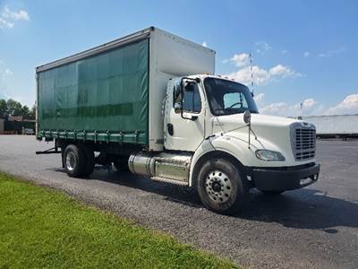 Freightliner M2 112 22 ft Box Truck - 350HP, 10 Speed Manual, Swing Door
