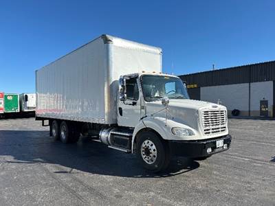 Freightliner M2 112 28 ft Box Truck - 350HP, 10 Speed Manual, Roll up Door