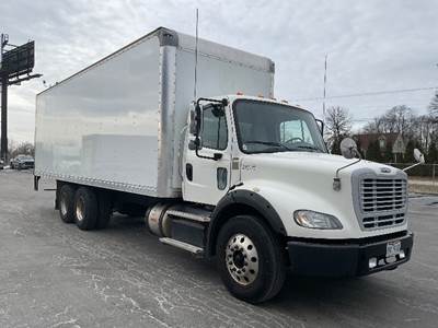 Freightliner M2 112 28 ft Box Truck - 410HP, 6 Speed Automatic, Roll up Door