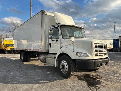 Freightliner M2 112 Box Truck - 350HP, 10 Speed Automatic, Roll up Door