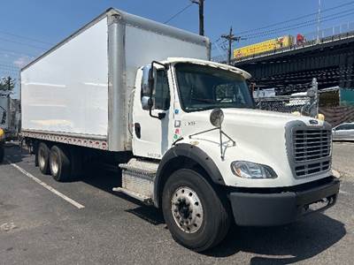 Freightliner M2 112 25 ft Box Truck - 350HP, 10 Speed Manual, Roll up Door