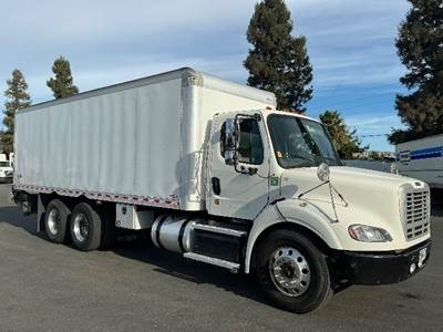 Freightliner M2 112 Box Truck - 350HP, 10 Speed Automatic, Roll up Door