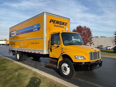 Freightliner M2 26 ft Box Truck - 220HP, 7 Speed Automatic, Roll up Door