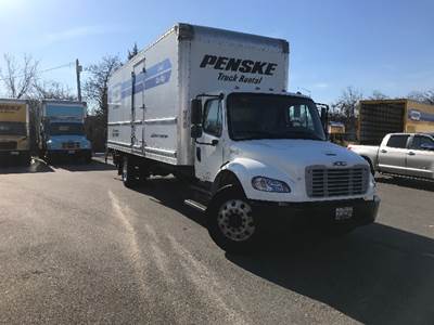 Freightliner M2 26 ft Box Truck - 220HP, 7 Speed Automatic, Roll up Door