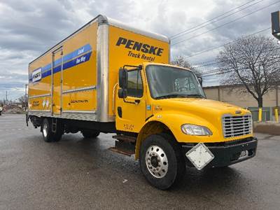 Freightliner M2 26 ft Box Truck - 220HP, 7 Speed Automatic, Roll up Door