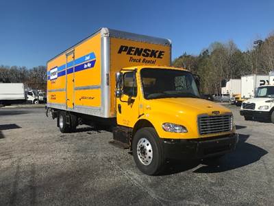 Freightliner M2 26 ft Box Truck - 220HP, 6 Speed Automatic, Roll up Door