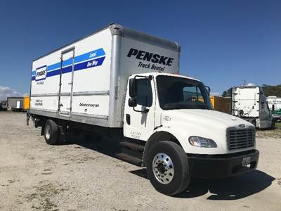 Freightliner M2 26 ft Box Truck - 220HP, 7 Speed Automatic, Roll up Door