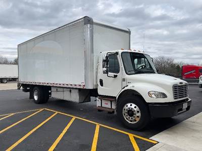 Freightliner M2 26 ft Box Truck - 220HP, 6 Speed Automatic, Roll up Door