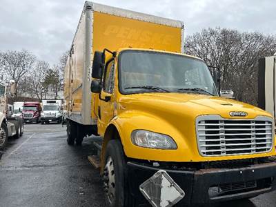 Freightliner M2 26 ft Box Truck - 220HP, 7 Speed Automatic, Roll up Door