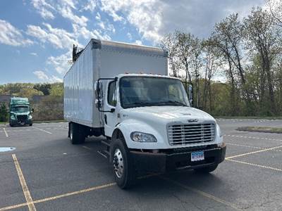 Freightliner M2 26 ft Box Truck - 220HP, 6 Speed Automatic, Roll up Door