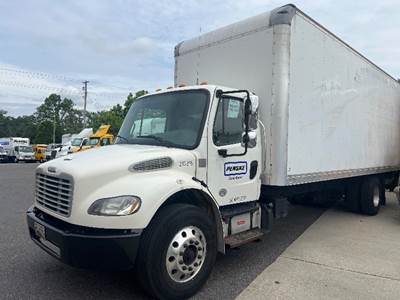 Freightliner M2 26 ft Box Truck - 220HP, 6 Speed Automatic, Roll up Door