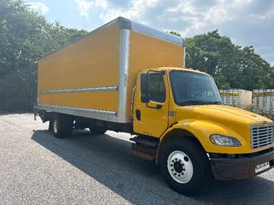 Freightliner M2 26 ft Box Truck - 220HP, 7 Speed Automatic, Roll up Door
