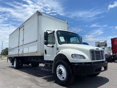 Freightliner M2 26 ft Box Truck - 220HP, 6 Speed Automatic, Roll up Door
