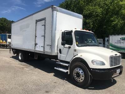 Freightliner M2 26 ft Box Truck - 220HP, 6 Speed Automatic, Roll up Door