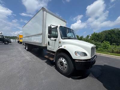 Freightliner M2 26 ft Box Truck - 220HP, 6 Speed Automatic, Roll up Door