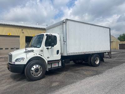 Freightliner M2 18 ft Box Truck - 260HP, 6 Speed Automatic, Roll up Door