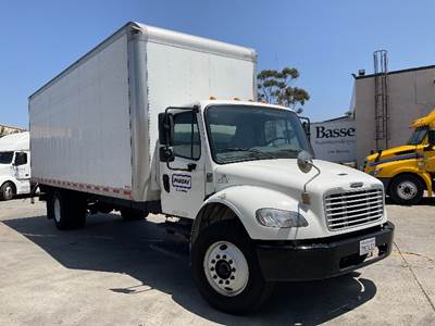 Freightliner M2 26 ft Box Truck - 240HP, 6 Speed Automatic, Roll up Door