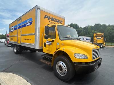 Freightliner M2 26 ft Box Truck - 220HP, 7 Speed Automatic, Roll up Door