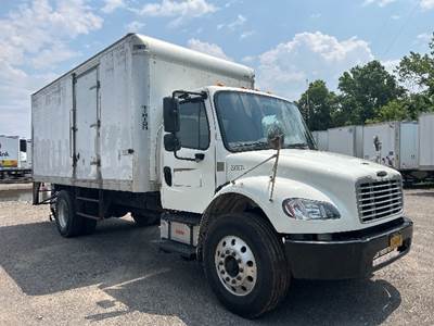 Freightliner M2 18 ft Box Truck - 260HP, 6 Speed Automatic, Roll up Door