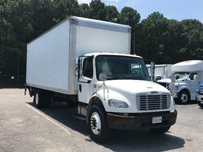 Freightliner M2 26 ft Box Truck - 220HP, 6 Speed Automatic, Roll up Door