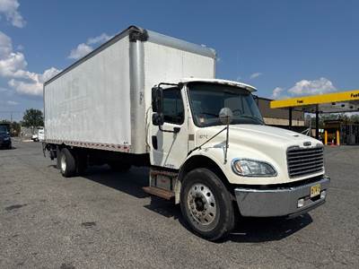 Freightliner M2 26 ft Box Truck - 240HP, 6 Speed Automatic, Roll up Door