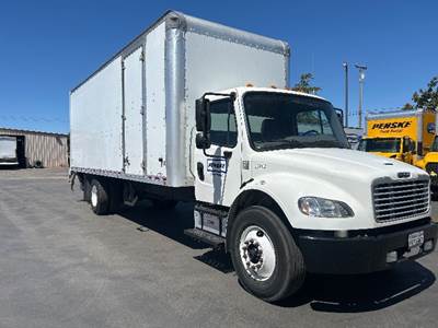 Freightliner M2 26 ft Box Truck - 260HP, 7 Speed Automatic, Roll up Door