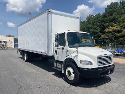 Freightliner M2 26 ft Box Truck - 220HP, 7 Speed Automatic, Roll up Door