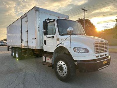 Freightliner M2 26 ft Box Truck - 300HP, 6 Speed Automatic, Roll up Door