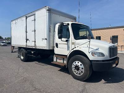 Freightliner M2 18 ft Box Truck - 260HP, 6 Speed Automatic, Roll up Door