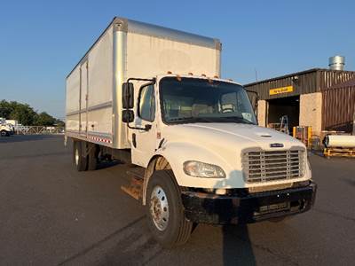 Freightliner M2 26 ft Box Truck - 220HP, 7 Speed Automatic, Roll up Door