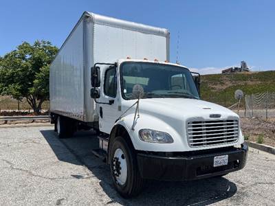Freightliner M2 26 ft Box Truck - 220HP, 7 Speed Automatic, Roll up Door