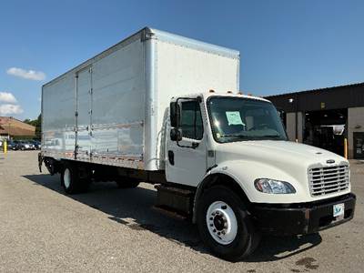 Freightliner M2 26 ft Box Truck - 230HP, 6 Speed Automatic, Roll up Door