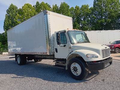 Freightliner M2 26 ft Box Truck - 220HP, 6 Speed Manual, Roll up Door