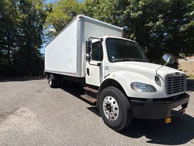 Freightliner M2 26 ft Box Truck - 220HP, 6 Speed Automatic, Roll up Door