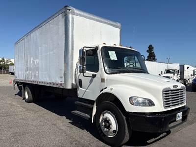 Freightliner M2 26 ft Box Truck - 220HP, 7 Speed Automatic, Roll up Door