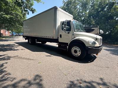 Freightliner M2 26 ft Box Truck - 220HP, 6 Speed Automatic, Roll up Door
