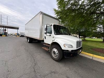 Freightliner M2 26 ft Box Truck - 220HP, 6 Speed Automatic, Roll up Door