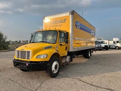 Freightliner M2 26 ft Box Truck - 220HP, 7 Speed Automatic, Roll up Door