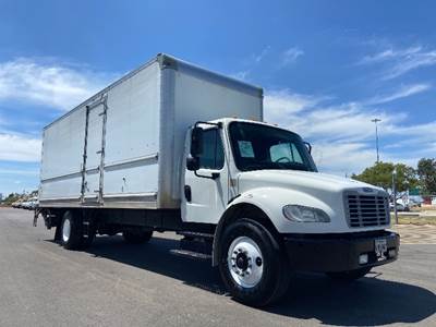 Freightliner M2 26 ft Box Truck - 220HP, 7 Speed Automatic, Roll up Door