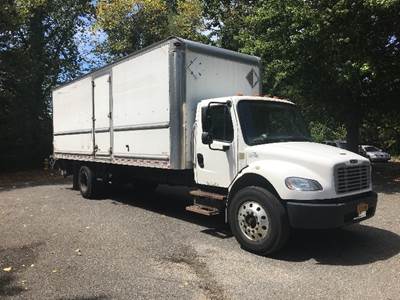 Freightliner M2 26 ft Box Truck - 220HP, 6 Speed Automatic, Roll up Door
