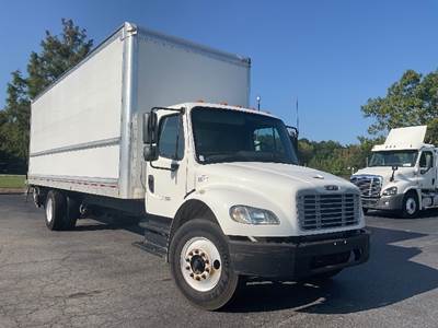 Freightliner M2 26 ft Box Truck - 220HP, 7 Speed Automatic, Roll up Door