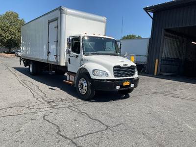 Freightliner M2 26 ft Box Truck - 220HP, 6 Speed Automatic, Roll up Door