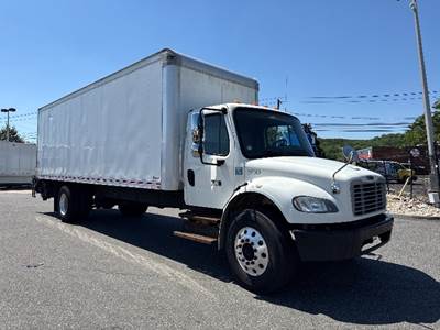 Freightliner M2 26 ft Box Truck - 220HP, 6 Speed Automatic, Roll up Door