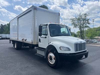 Freightliner M2 26 ft Box Truck - 220HP, 6 Speed Automatic, Roll up Door