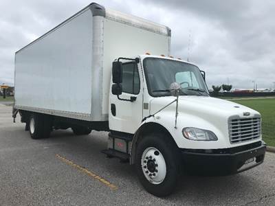 Freightliner M2 26 ft Box Truck - 240HP, 6 Speed Automatic, Roll up Door