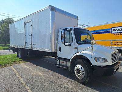 Freightliner M2 26 ft Box Truck - 250HP, 6 Speed Automatic, Roll up Door